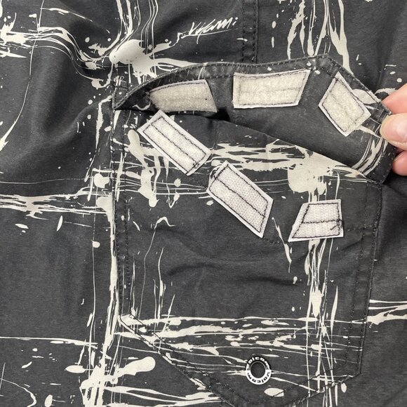 Volcom Board Shorts Men’s Size 32 Black Gray Surf Beach Summer Swim Trunks - Picture 11 of 12